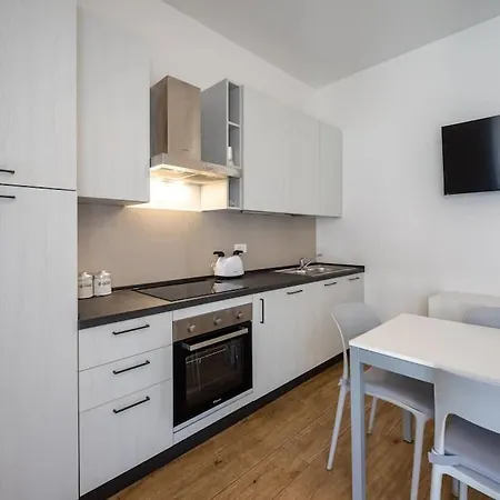 Raggio Di Sole - For 4 Апартаменты Верона