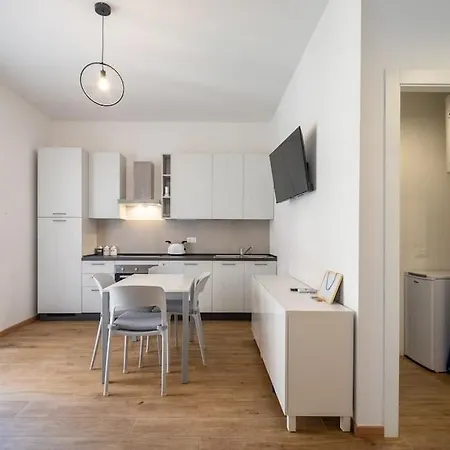 Raggio Di Sole - For 4 Апартаменты Верона